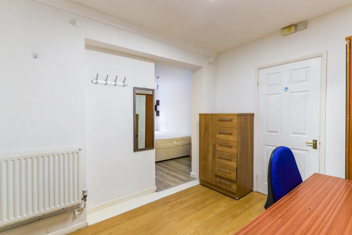 Garendon Road property image